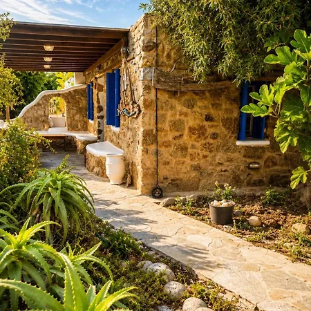 Charming 15 Minute Walk From & Airport Apartamento *